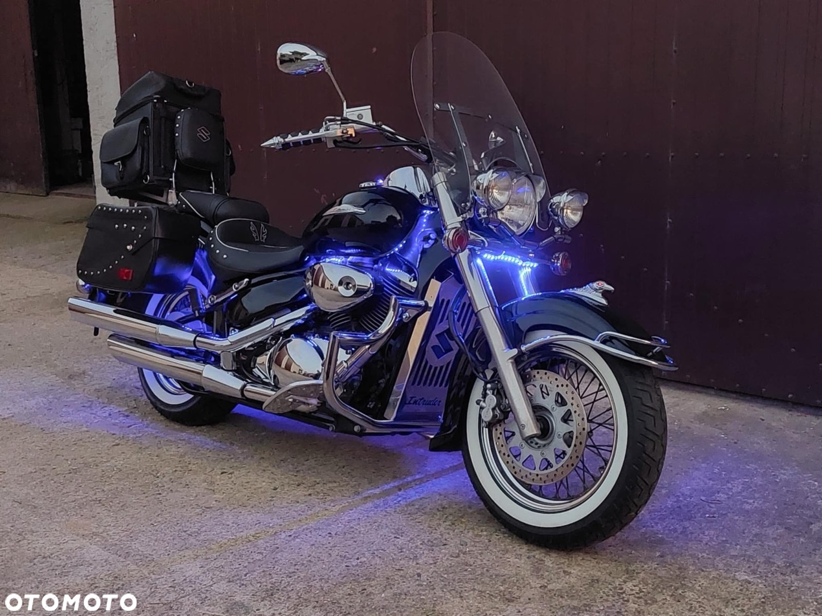 Suzuki Intruder - 13