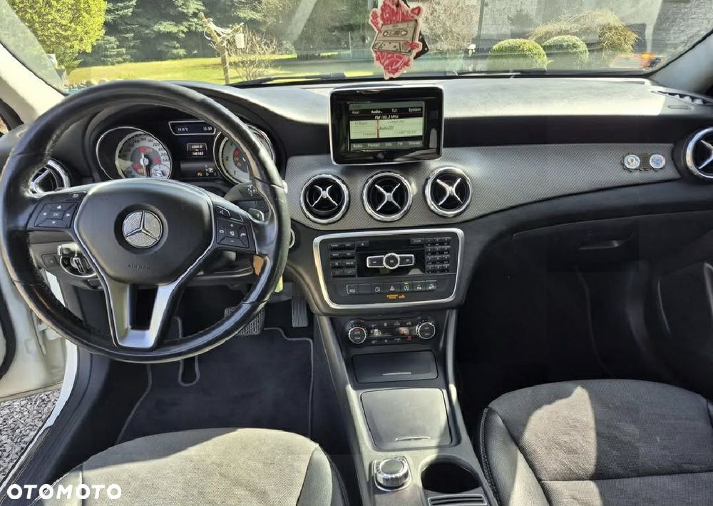 Mercedes-Benz GLA - 8