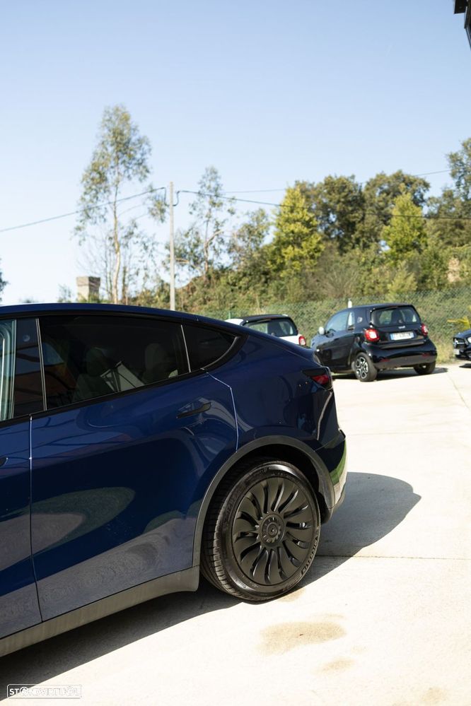 Tesla Model Y Long-Range RWD - 15