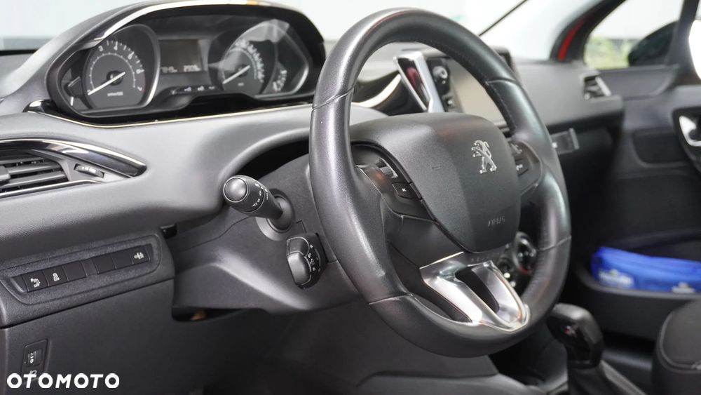 Peugeot 208 - 10