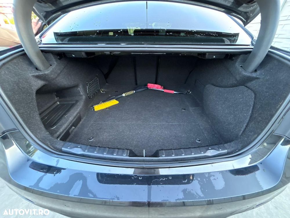 BMW Seria 3 320d Aut. - 13