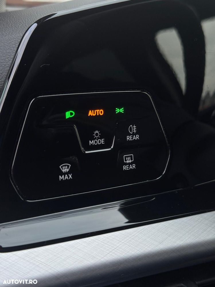 Volkswagen Golf 2.0 TDI SCR DSG Life - 18