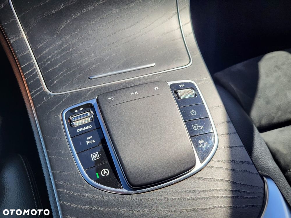 Mercedes-Benz GLC 220 d 4Matic 9G-TRONIC AMG Line Plus - 32
