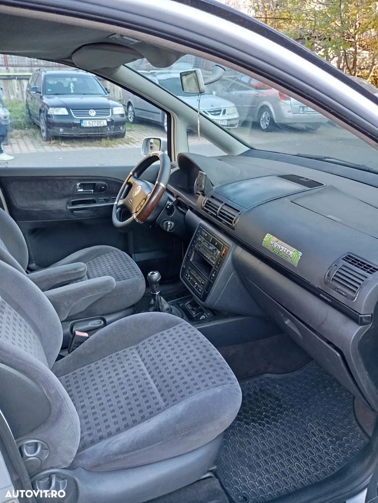 Volkswagen Sharan 1.9 TDI 4Motion Comfortline - 6