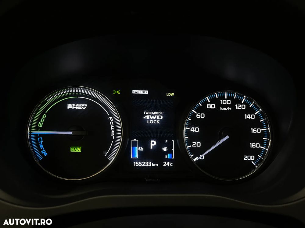 Mitsubishi Outlander 2.0 4WD Top - 30