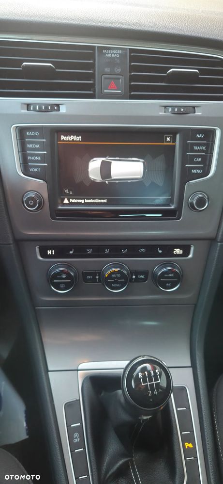 Volkswagen Golf 1.6 TDI BlueMotion Technology Comfortline - 26