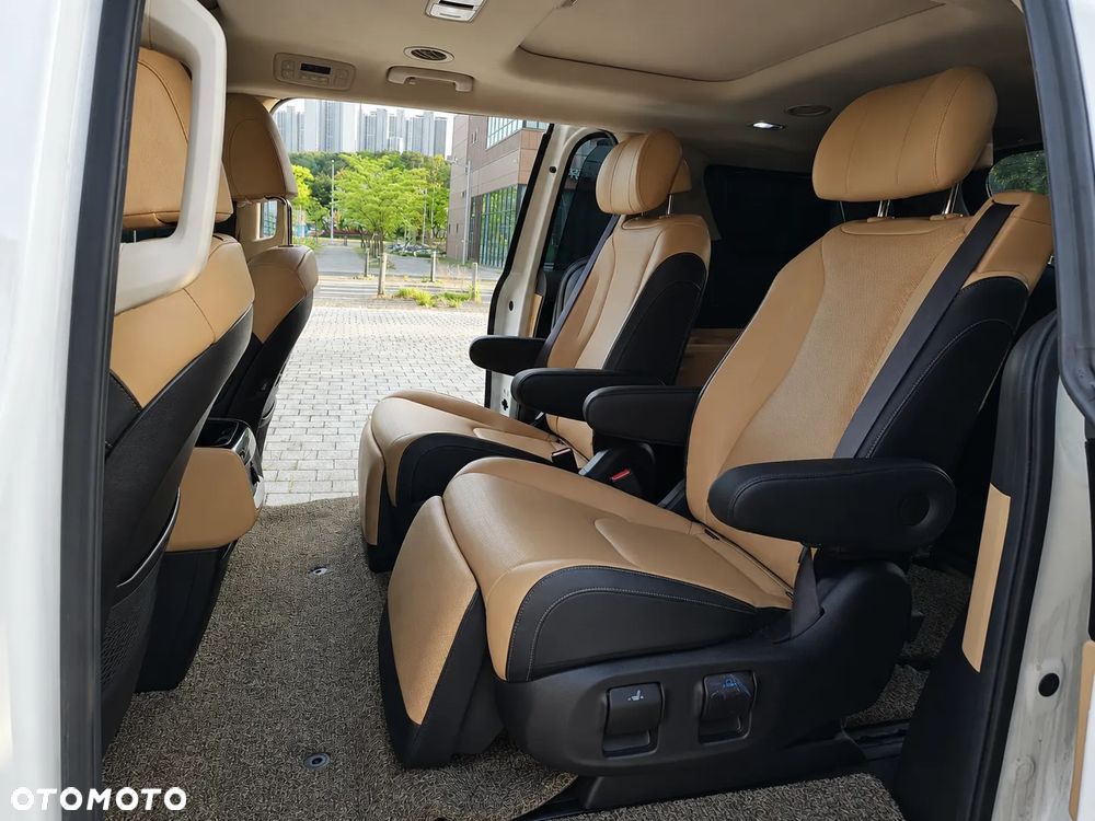 Kia Carnival - 10