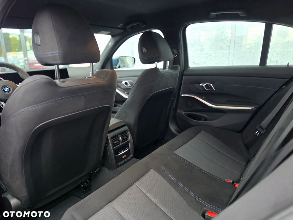 BMW Seria 3 320i xDrive M Sport - 35