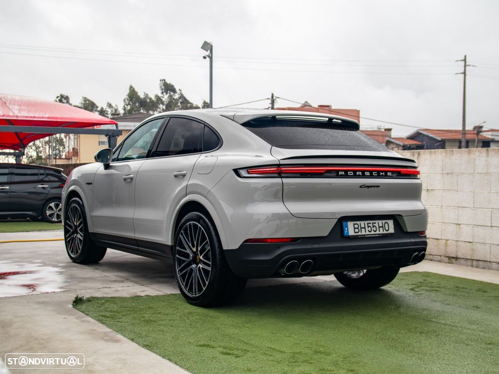 Porsche Cayenne Coupé E-Hybrid - 13