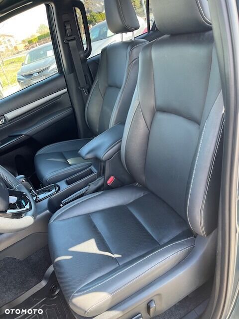 Toyota Hilux 2.8 D-4D mHEV Double Cab Invincible 4x4 - 11