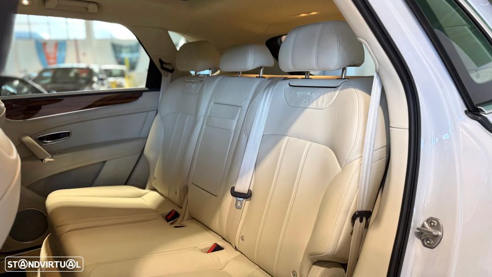 Bentley Bentayga V6 Hybrid - 37