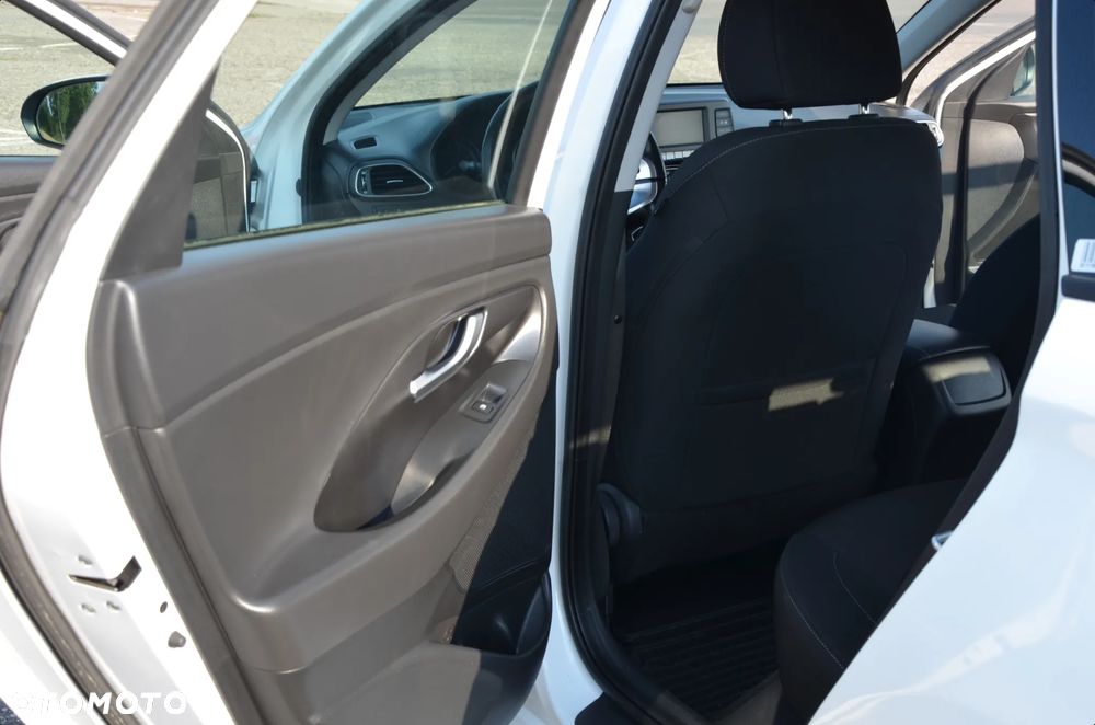 Hyundai i30 1.4 T-GDI Classic + DCT - 9