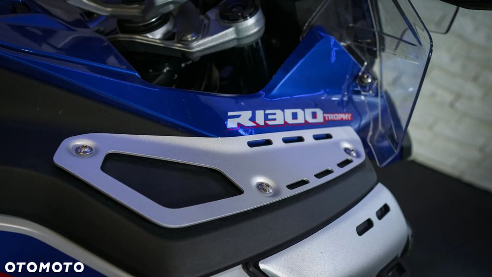 BMW R - 8