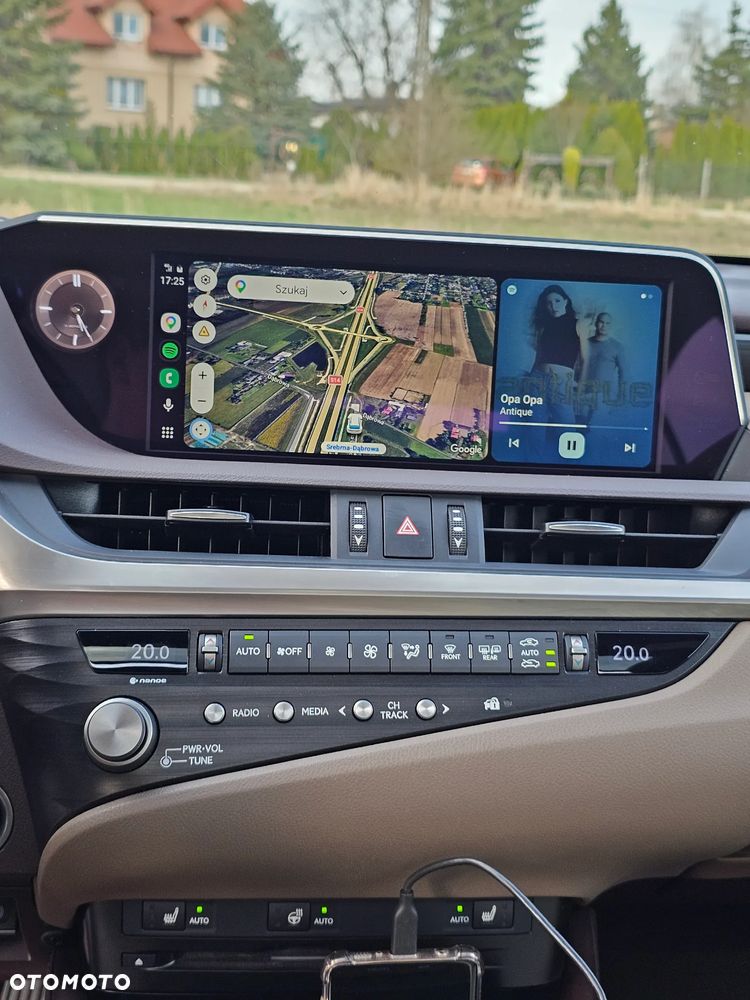 Lexus ES 300h Business Edition + - 12