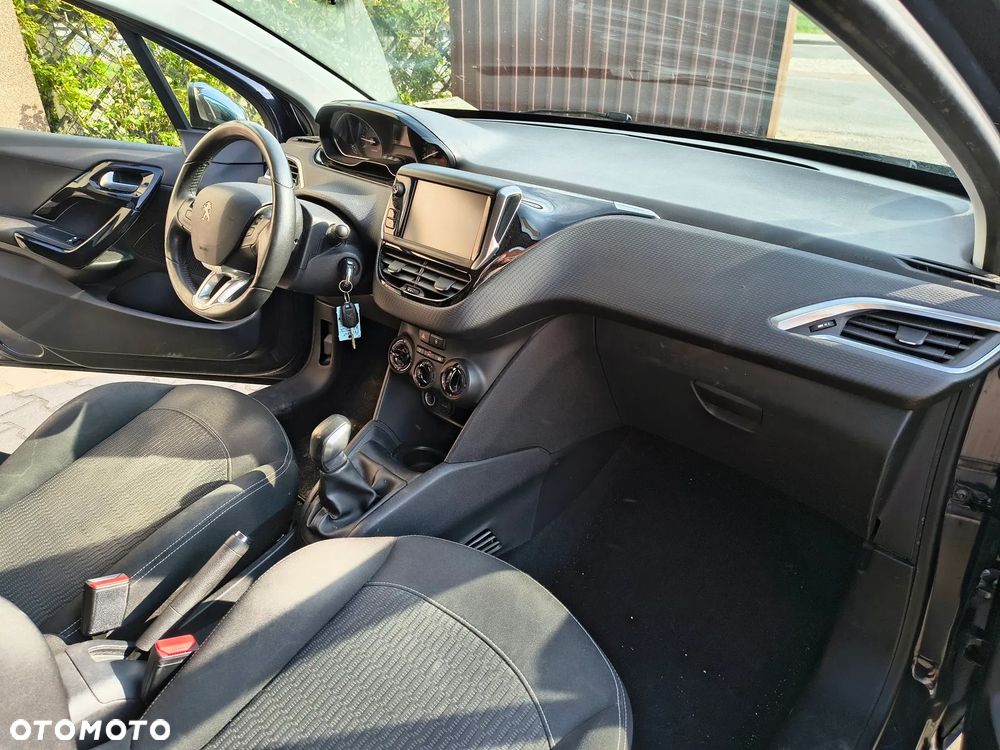 Peugeot 208 - 15