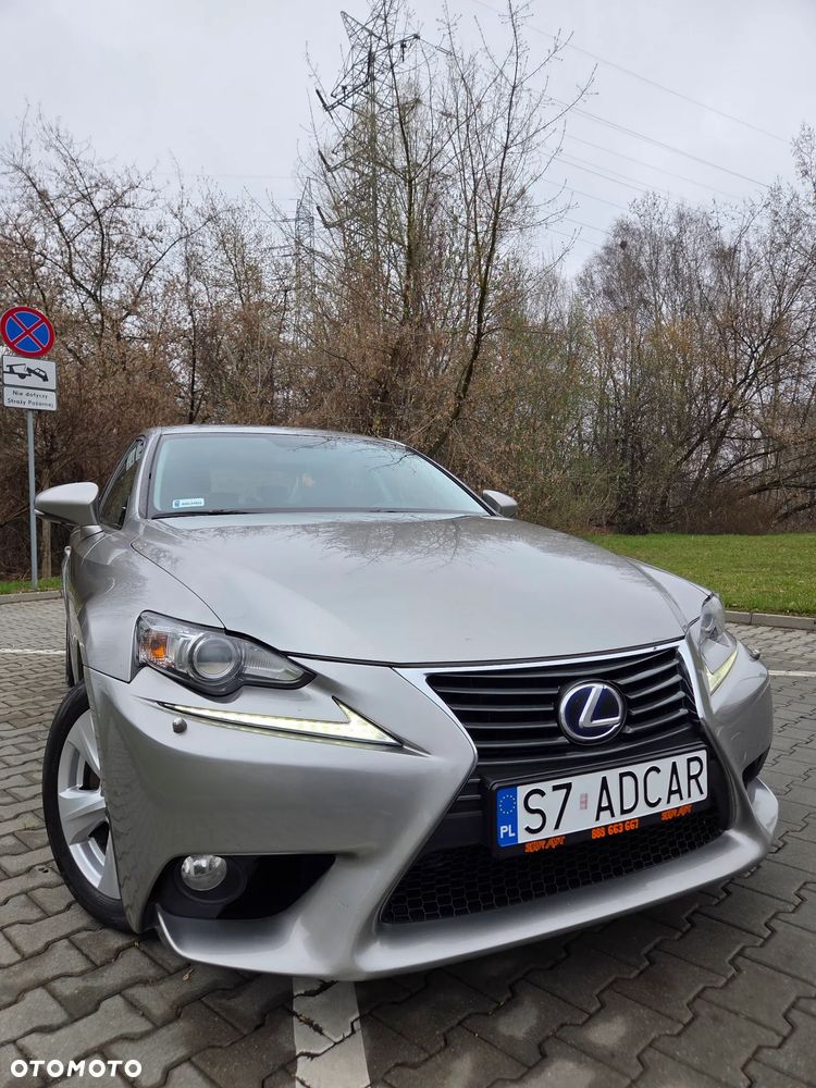 Lexus IS 300h Elite - 36