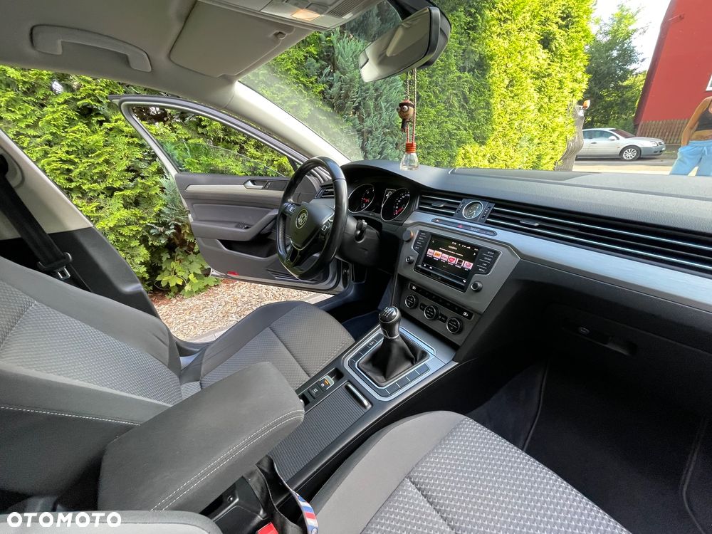 Volkswagen Passat 1.6 TDI BMT Comfortline - 25