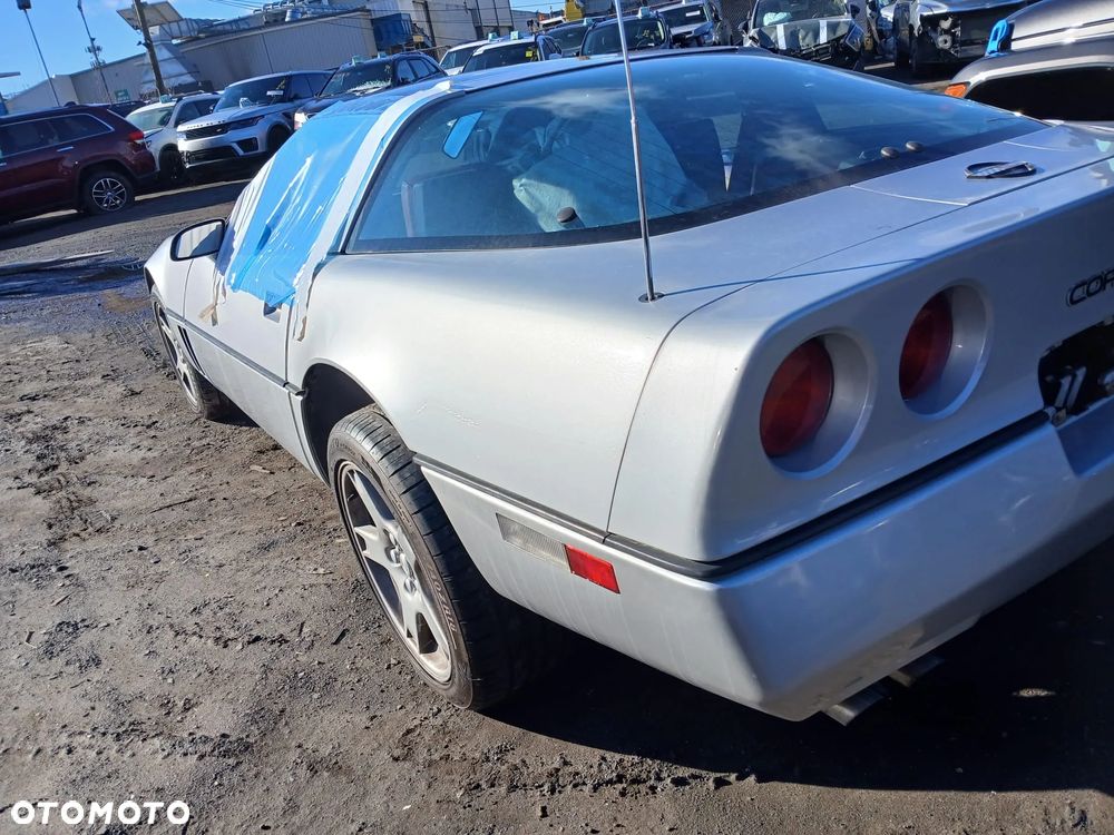 Chevrolet Corvette - 14
