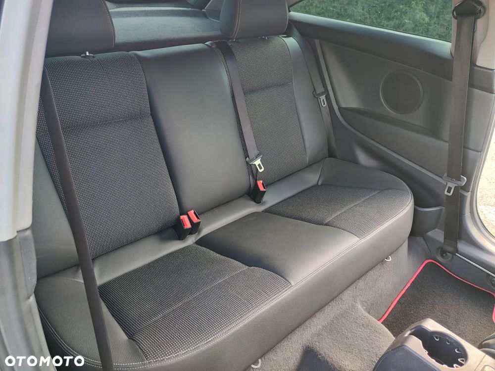 Opel Astra III GTC 1.6 Cosmo - 17