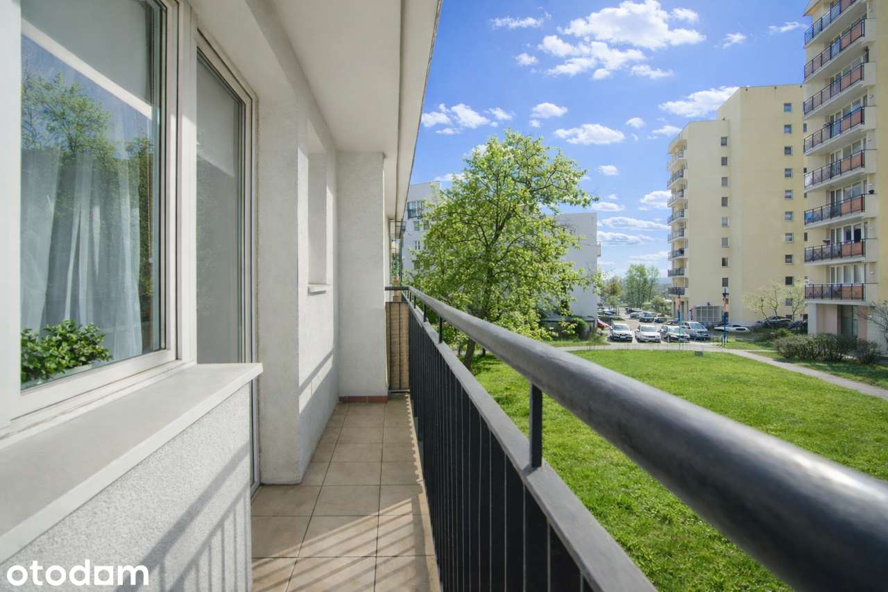 Nowoczesna kawalerka z dużym balkonem | oddzielna kuchnia