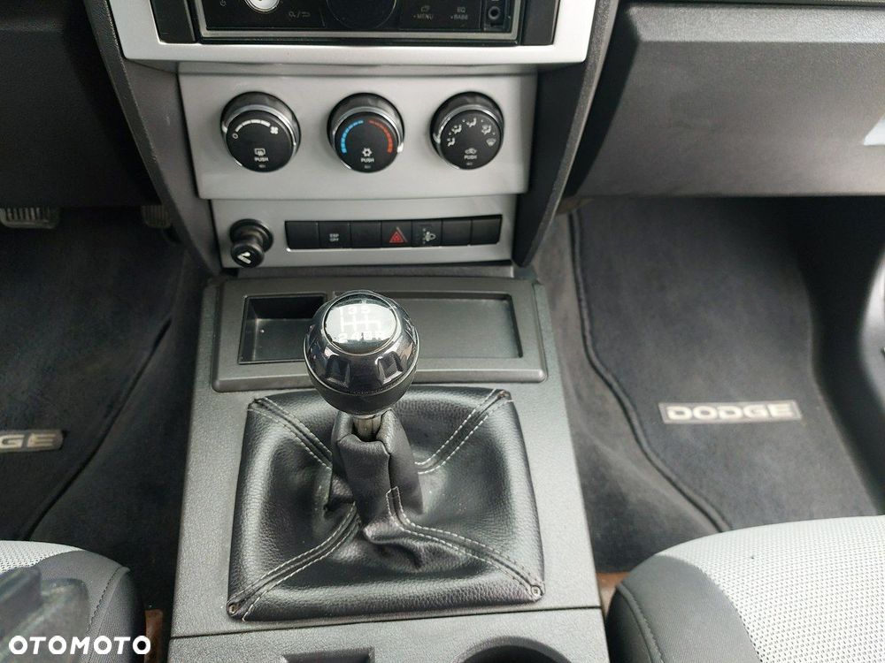 Dodge Nitro - 21