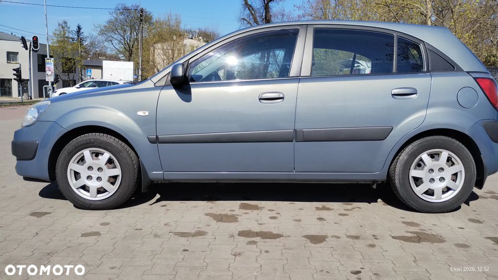 Kia Rio - 10