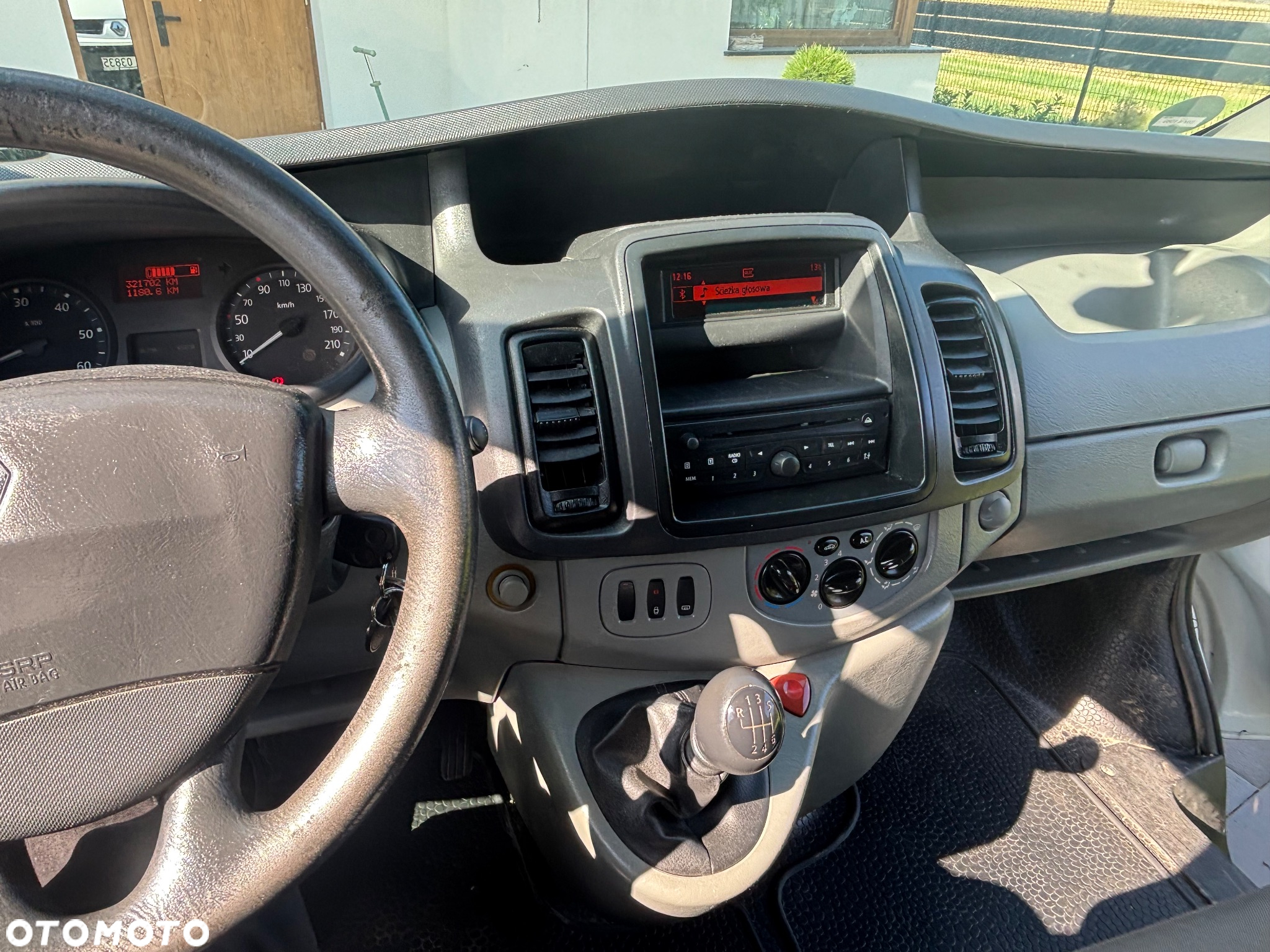 Renault Trafic 2.0 dCi 115 Combi L2H1 - 9
