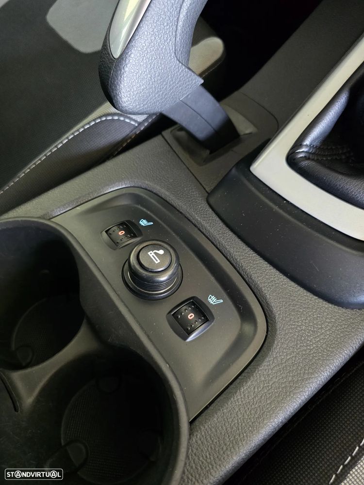 Ford Focus 1.0 EcoBoost S&S Champions Edition - 29