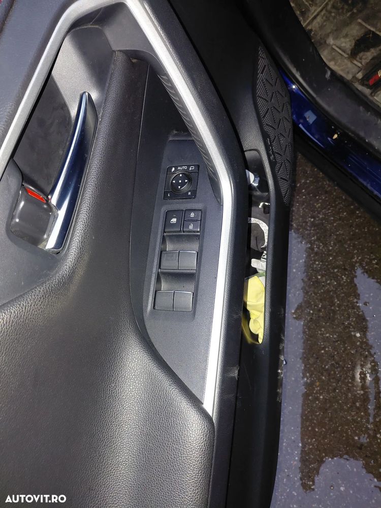 Toyota RAV4 2.5 PHEV VVT-iE 4x4 Style Bi-Tone - 13