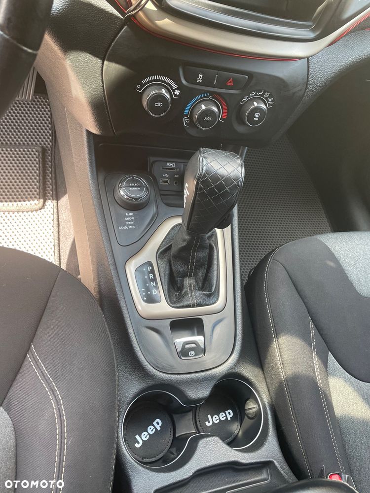 Jeep Cherokee - 18