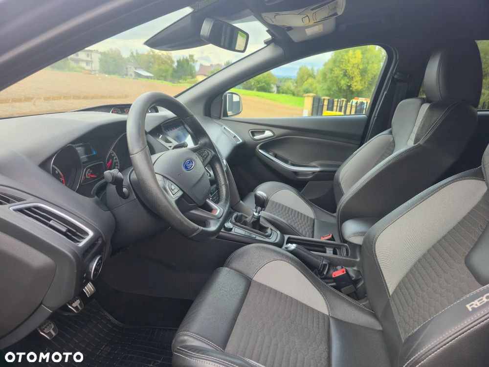Ford Focus 2.0 EcoBoost ST - 8