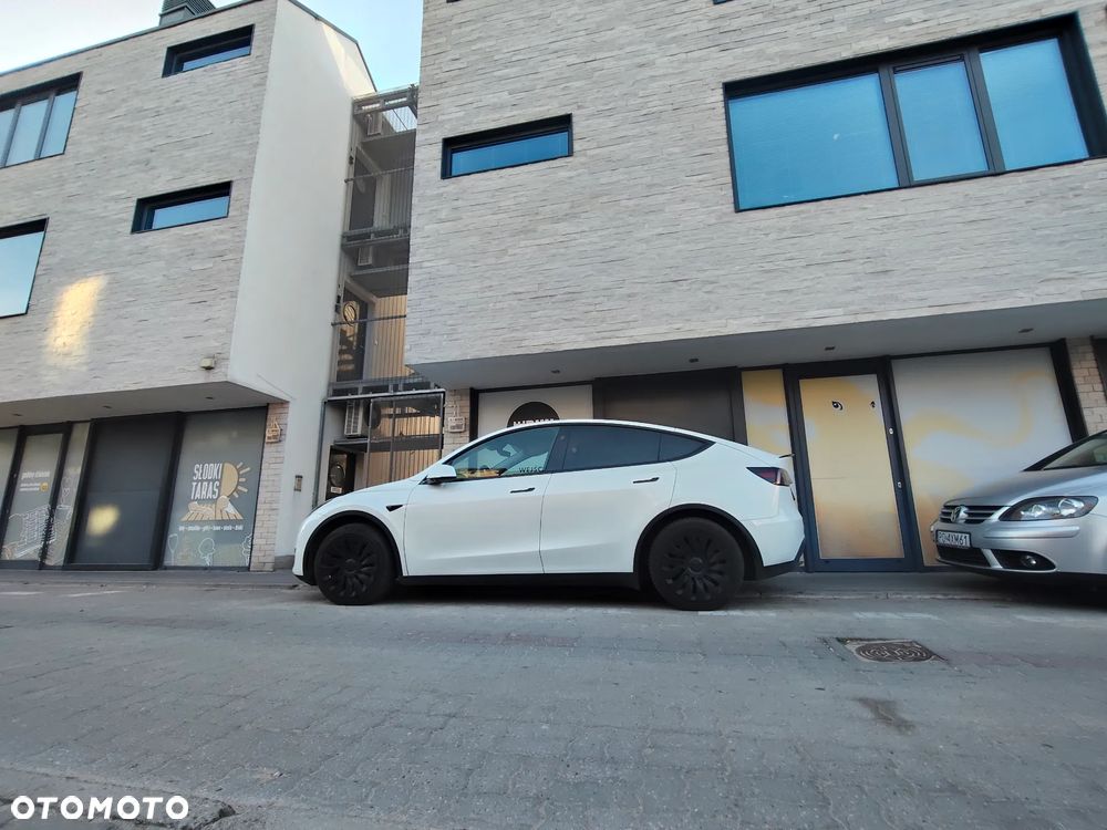 Tesla Model Y - 7