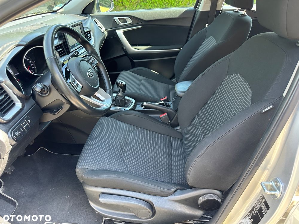 Kia Ceed 1.4 L Business Line Plus - 24