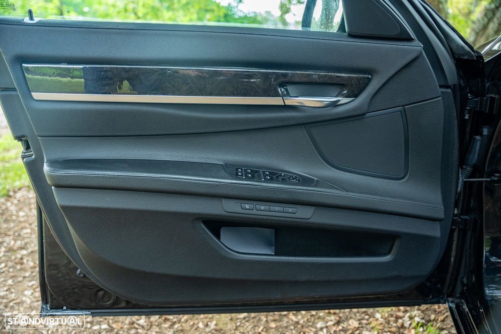 BMW 740 d Pack M - 29