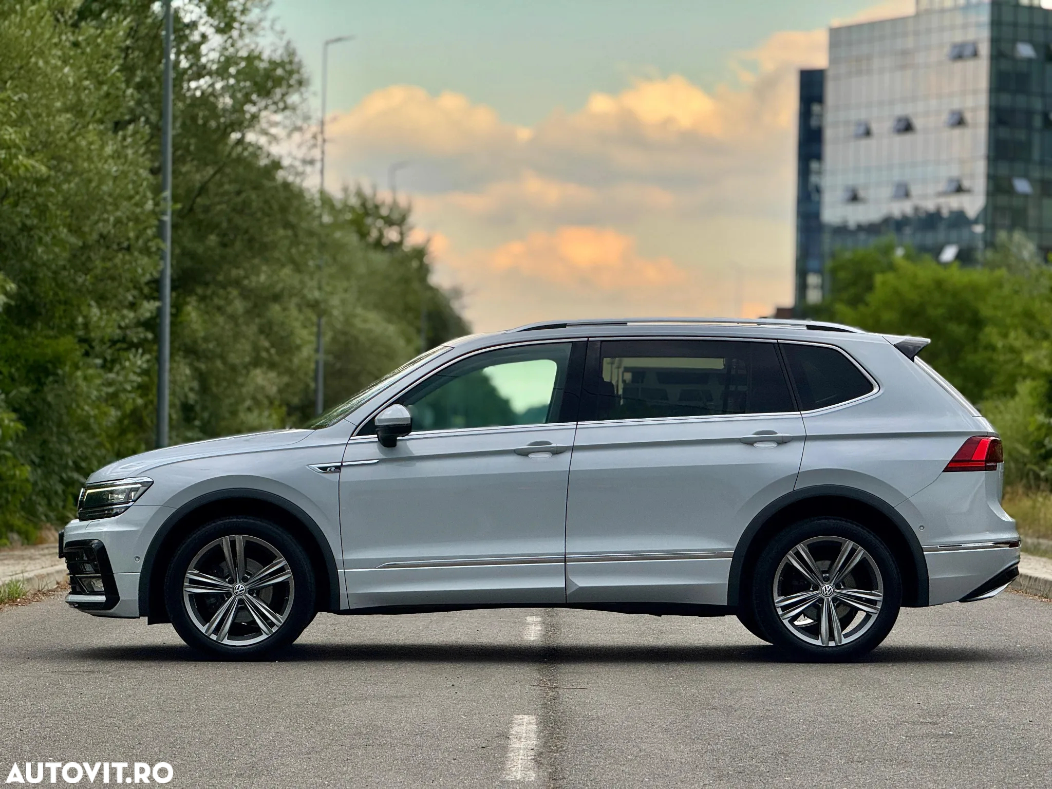 Volkswagen Tiguan Allspace 2.0 TDI 4Mot DSG R-Line - 35