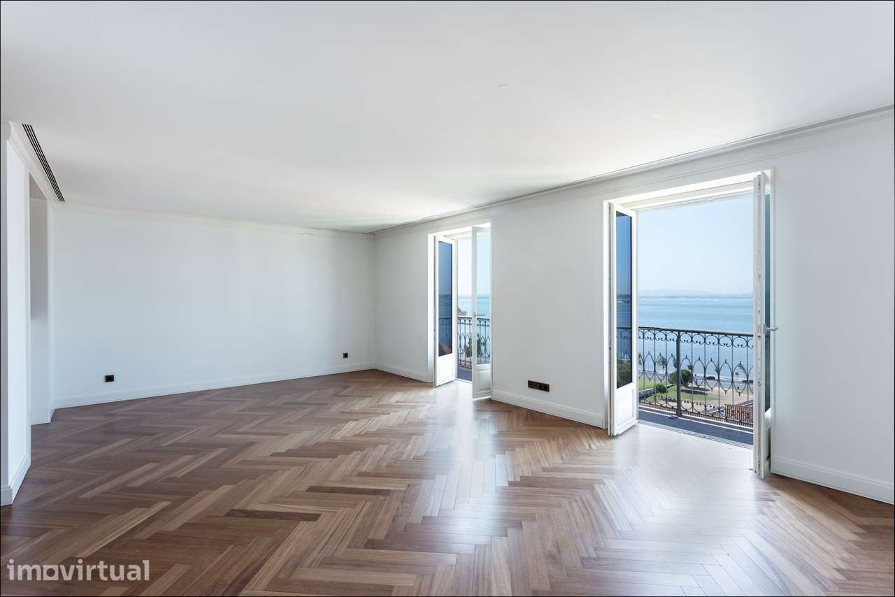 Apartamento T3 Duplex no Chiado | Onde o Tejo entra pela sala - Grande imagem: 3/43