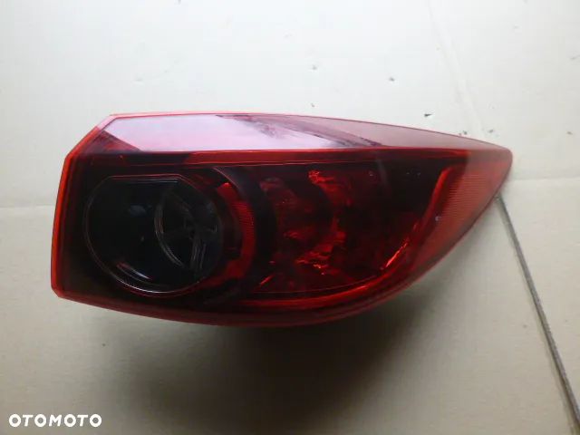 LAMPA PRAWY TYŁ PRAWA TYLNA MAZDA 3 SEDAN 2014-2018 - 2
