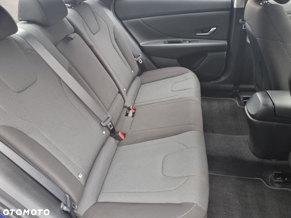 Hyundai Elantra 1.6 Modern - 21