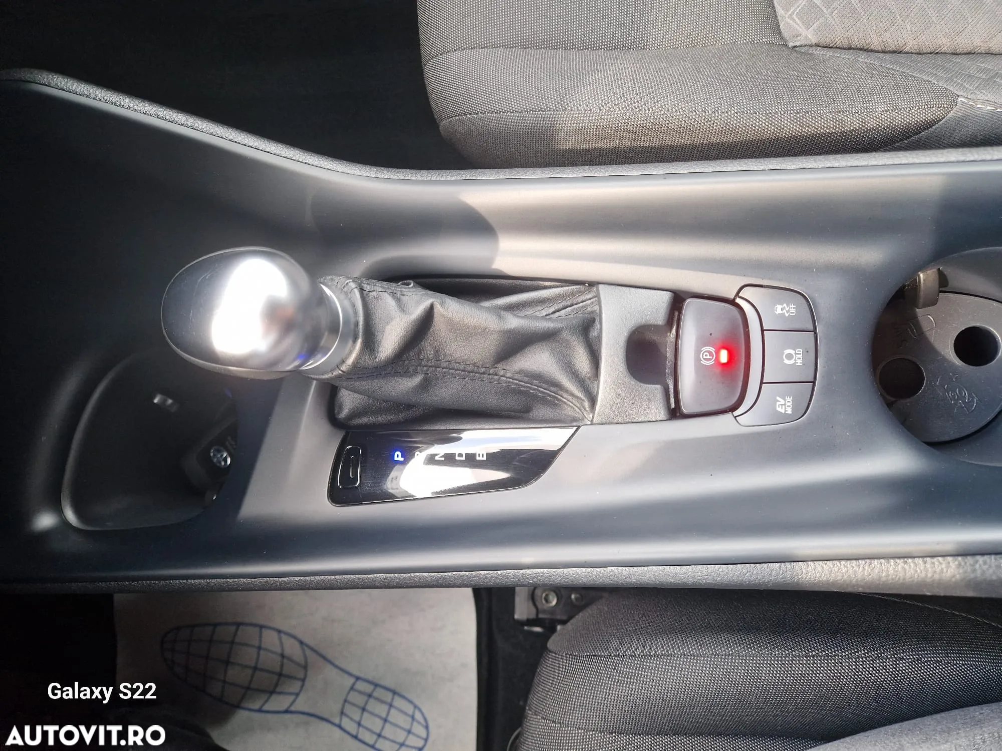 Toyota C-HR 1.8 HSD 4x2 CVT C-enter - 18