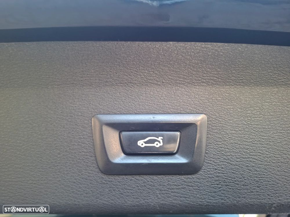 BMW X1 sDrive18d Sport Line - 32