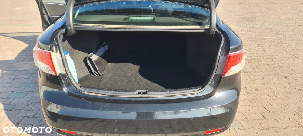 Toyota Avensis 1.6 Luna - 9