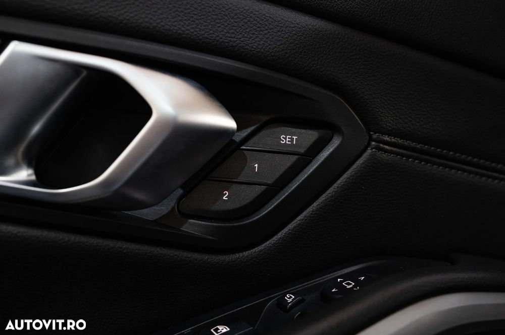 BMW Seria 3 318d Aut. Luxury Line - 29