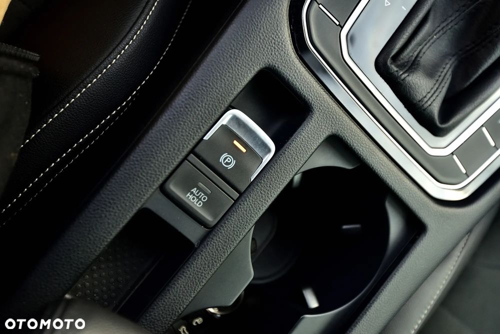 Volkswagen Passat Variant 1.5 TSI OPF DSG Highline - 37