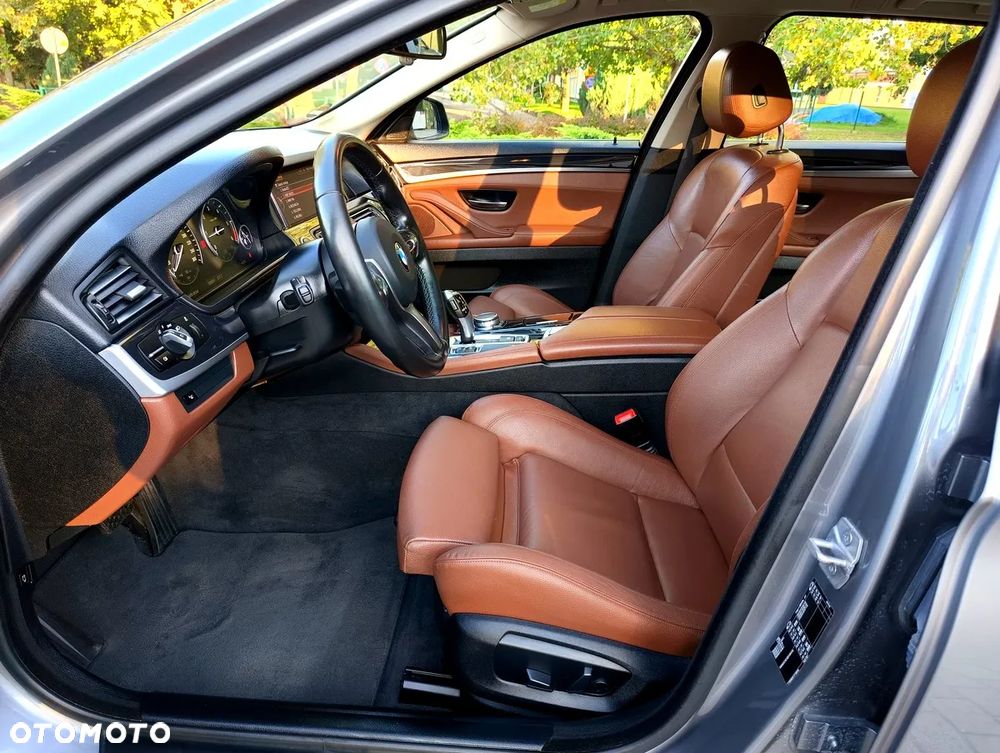 BMW Seria 5 525d Touring Sport-Aut Luxury Line - 11