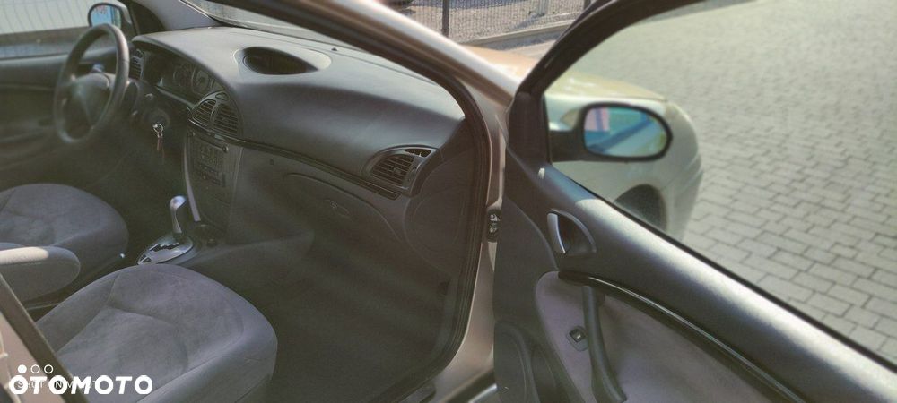 Citroën C5 II 2.0i 16V Exclusive - 16