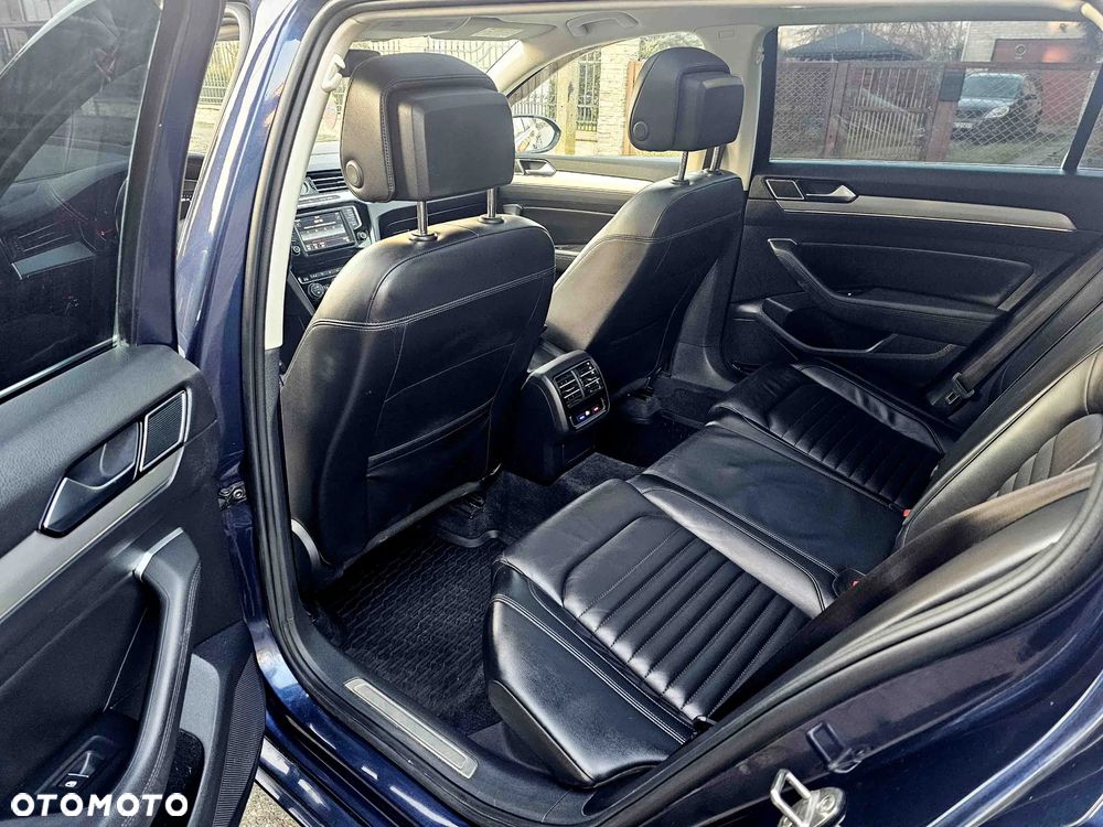 Volkswagen Passat Variant 2.0 TDI SCR 4Motion DSG Highline - 20