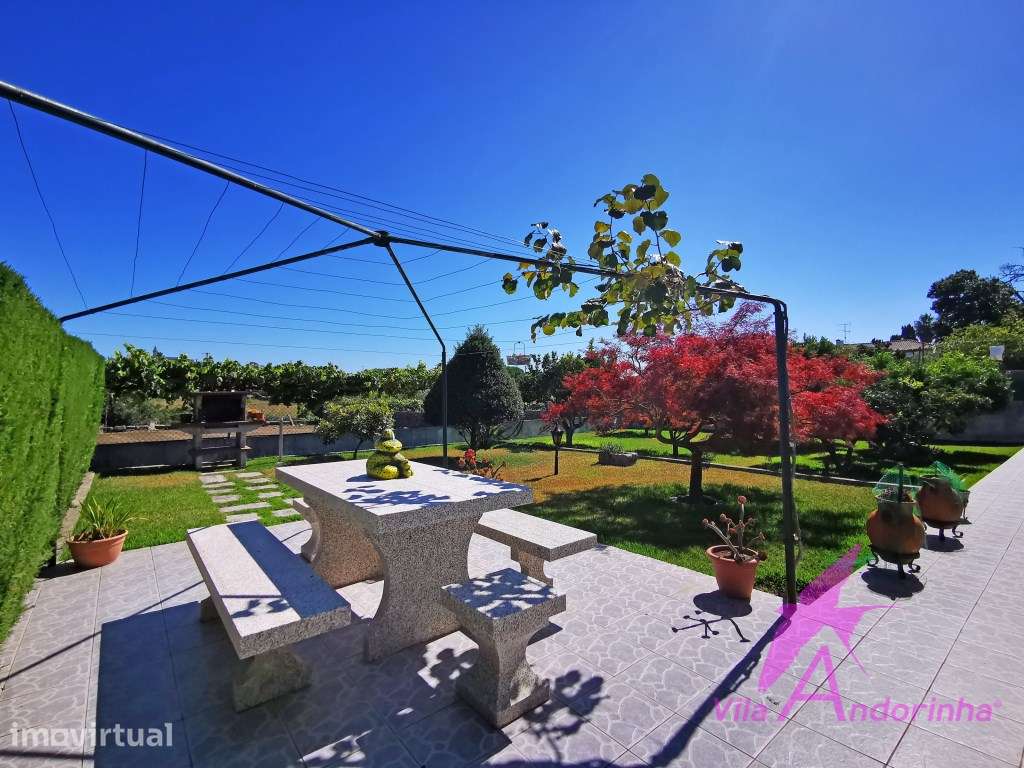 Moradia T4 independente com amplo jardim, garagem e cave - Santa Ma... - Grande imagem: 2/39