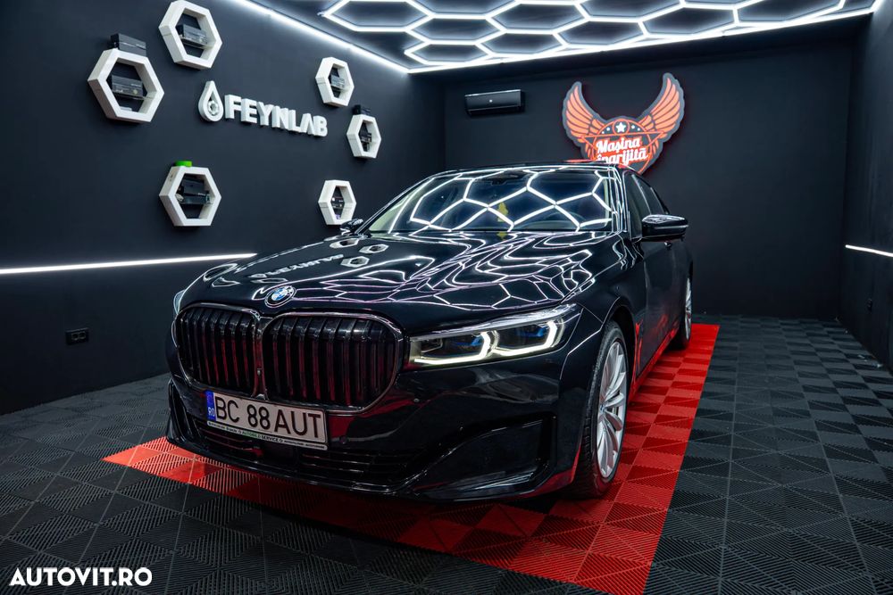 BMW Seria 7 740d xDrive MHEV - 34