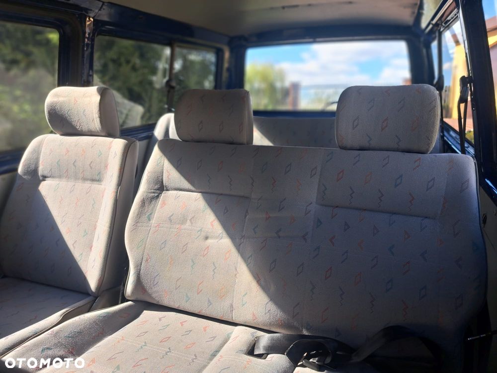 Volkswagen Caravelle - 14