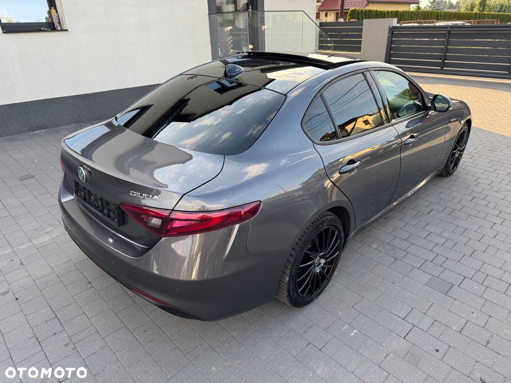 Alfa Romeo Giulia 2.2 AT8 Super - 11